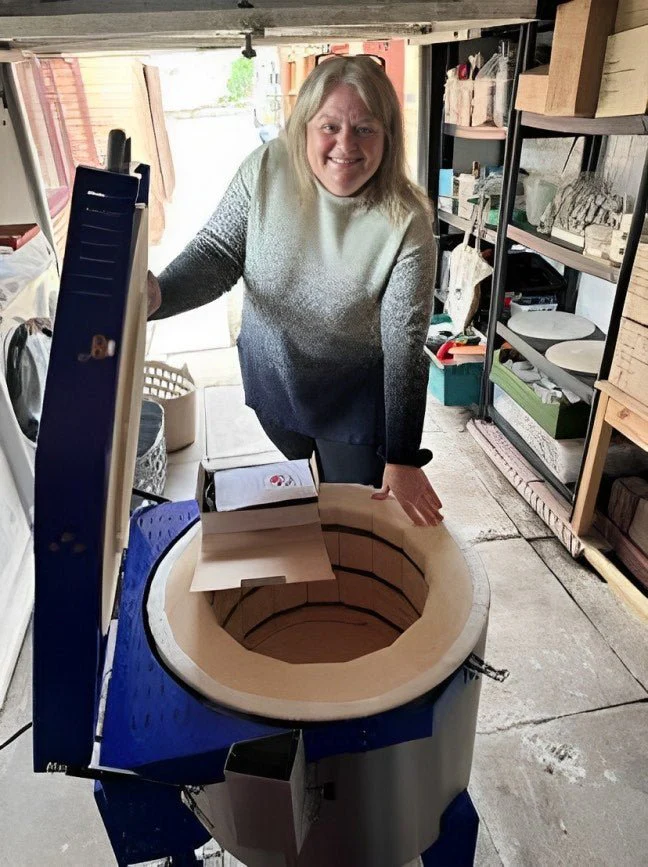 Kilncare Ikon V46 Top Load Pottery Kiln + Free Furniture - Image 9